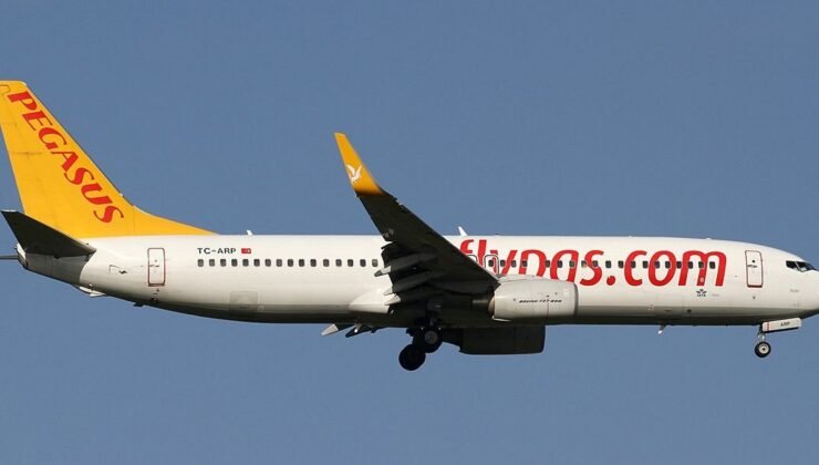 Türk uçağı bozkırın ortasına acil iniş yaptı: Yolcuları 1500 kilometre ötede indirdi