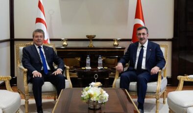 Türkiye Cumhuriyeti Cumhurbaşkanı Yardımcısı Yılmaz, Başbakan Üstel ile görüştü