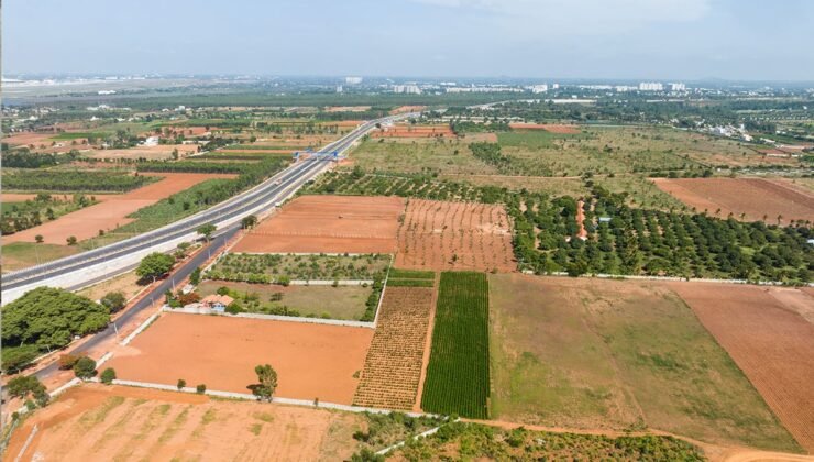 Başarılarından dolayı 27 kişiye arsa hediye edildi