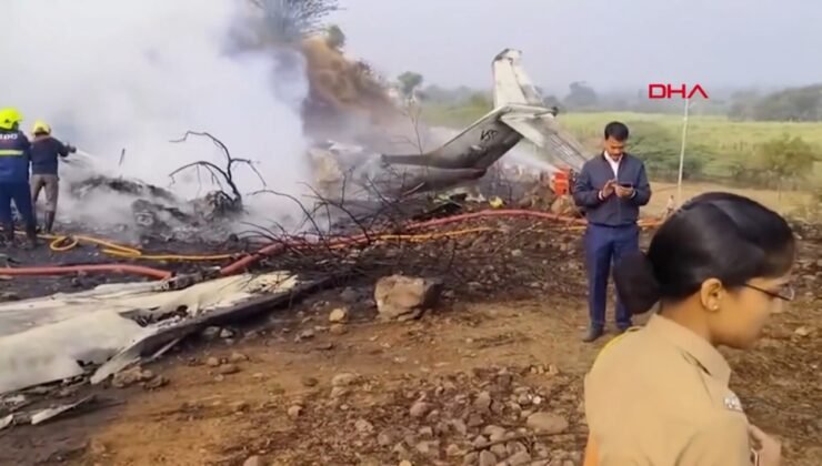 Başbakan Yardımcısı ve ekibini taşıyan uçak iniş yaparken yere çakıldı