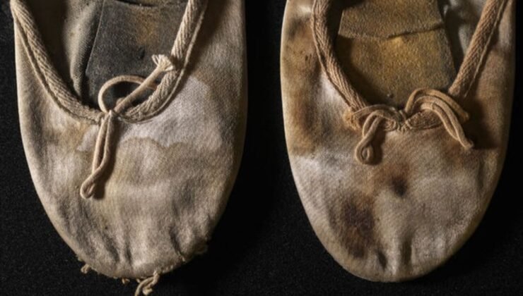 Bu yırtık pabuçlar servet değerinde