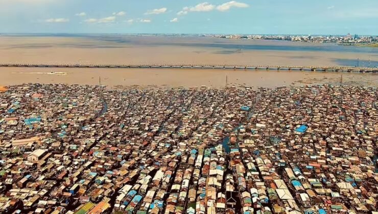 Burada tapu yok, yol yok: Zenginliğin tam ortasında yüzen bir gecekondu