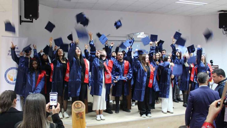 DAÜ Sağlık Bilimleri Fakültesi ve Sağlık Hizmetleri Yüksekokulu mezunları için yemin töreni düzenlendi