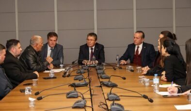 Geçici öğretmenlerden siyasi partilere ziyaret