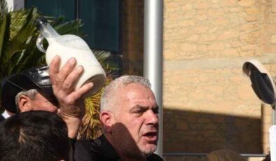 Hayvan üreticileri Tarım Bakanlığı önünde eylem yaptı