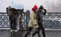 İstanbul’un  kar yağışı etkisini artırıyor. Prof. Dr. Orhan Şen’den ‘kritik 24 saat’ uyarısı: ‘İşiniz yoksa dışarı çıkmayın’