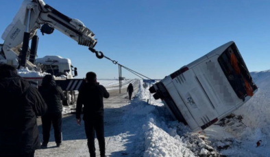 Diyarbakır’da yolcu otobüsü devrildi: Çok sayıda yaralı var!