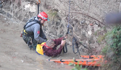 İzmir’de sağanak hayatı olumsuz etkiledi! Derede mahsur kalan kişi kurtarıldı
