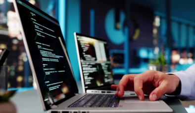 Uzmanı uyardı: “Uzun süreli telefon ve bilgisayar kullanımına dikkat”