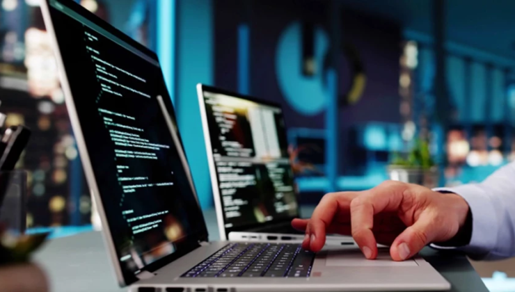 Uzmanı uyardı: “Uzun süreli telefon ve bilgisayar kullanımına dikkat”