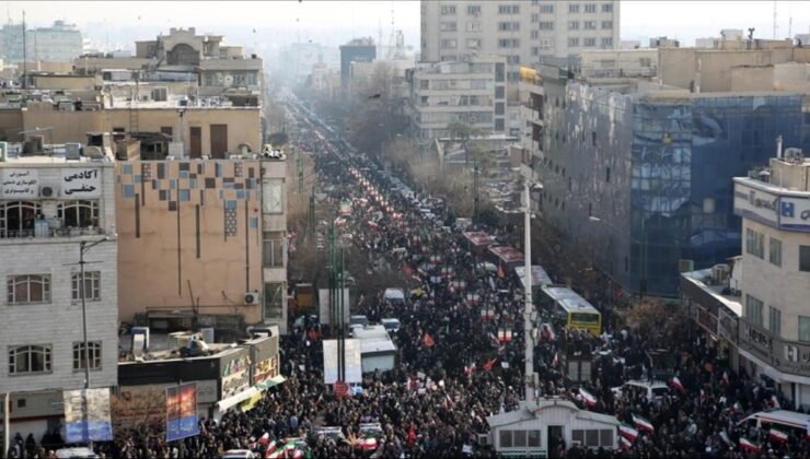 İran'daki protestolarda ölenlerin sayısı 5 bini geçti
