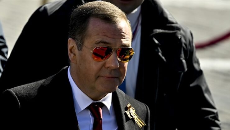 Rusya'dan Trump'a çağrı: 'Acele et, Grönland bize katılacak'