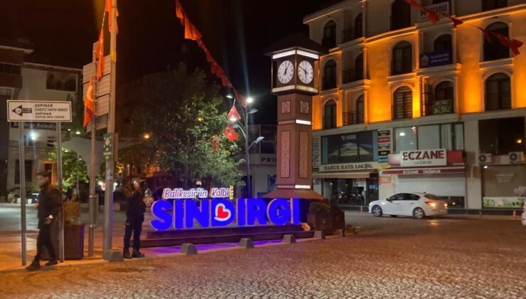 Sındırgı 17 dakika arayla sallandı: Depremlerin büyüklüğü 4.1 ve 4.4 olarak kaydedildi