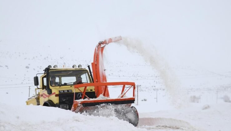 Sivas'ta 493 yerleşim yerinin yolu ulaşıma kapandı
