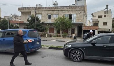 Tel-Sen, Başbakanlık ışıklarında pankart açarak bildiri dağıttı