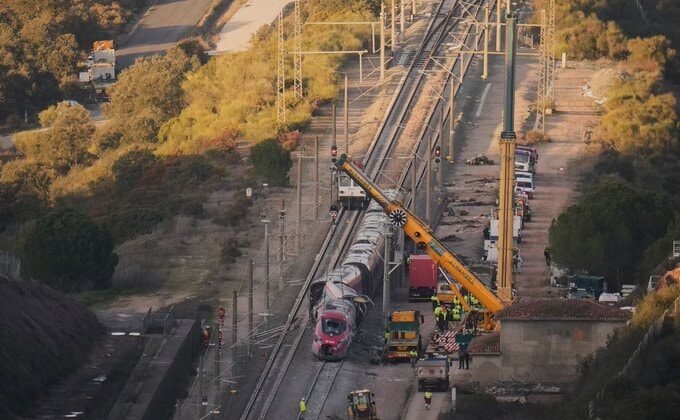 Tren vince çarptı, makinist son anda kurtardı: İspanya'da bir haftada 4. tren kazası