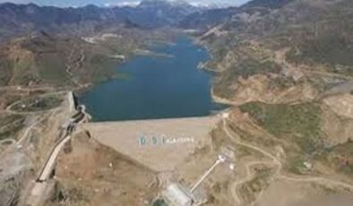 Alaköprü Barajı’nda kapaklar açıldı: Dragon Çayı’nda su seviyesi yükseliyor