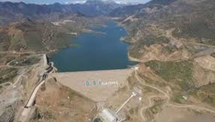 Alaköprü Barajı’nda kapaklar açıldı: Dragon Çayı’nda su seviyesi yükseliyor