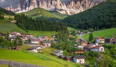 Herkes bu köyü arıyordu ama köyü kapattılar