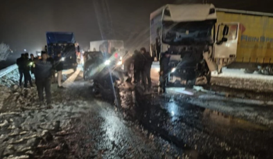 Erzurum’da kaza: 2’si kardeş 4 kişi öldü!