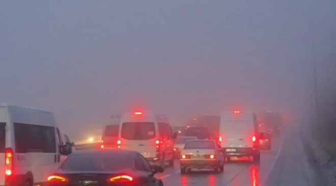 İstanbul’da yağmur ve sis etkili oldu; trafik kilitlendi