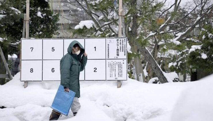 Japonya'da şiddetli kış şartlarından kaynaklanan ölümlerin sayısı 27'ye yükseldi