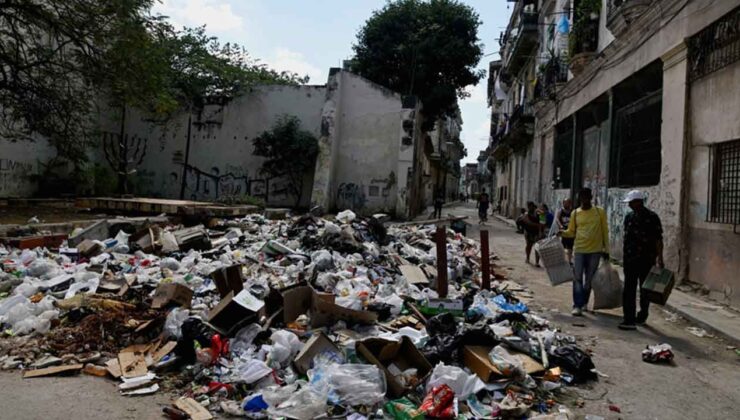 Küba çöküşün eşiğinde, komşulardan yardım yok