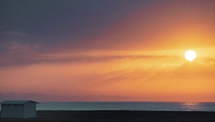 Küba'nın son çaresi güneş… Elektrikler kesik, ülke karanlığa gömüldü