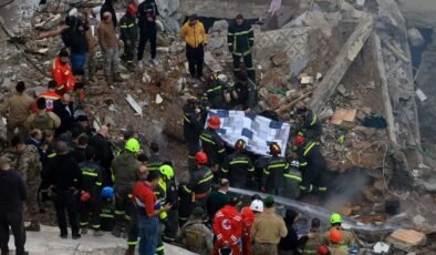 Lübnan'da eski bina çöktü, 14 kişi öldü