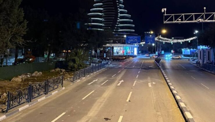 Rauf Raif Denktaş Meydanı’nda yol 3 şeride çıkarıldı