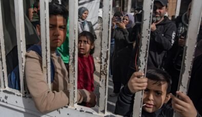 Refah Sınır Kapısı açıldı, ancak onbinlerce Gazze'li sırada mahsur