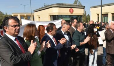 Sendikalar, fiber optik protokolüne karşı Meclis önünde eylem yapıyor