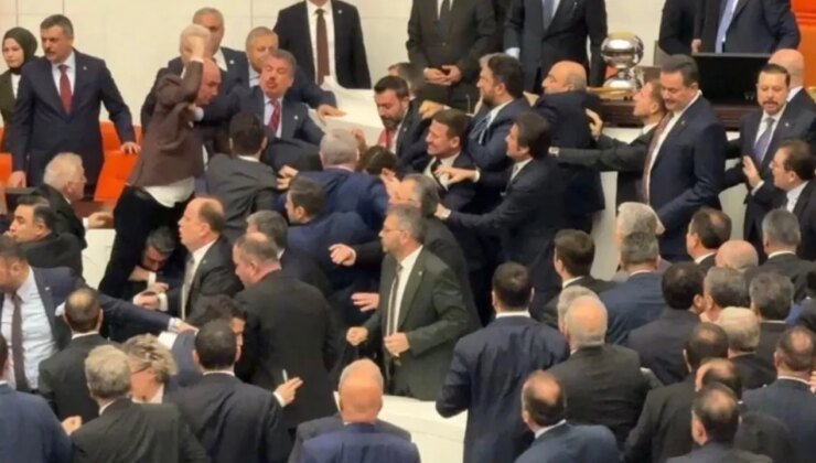 TBMM’de yemin krizi: Bakanların yemin töreninde arbede çıktı