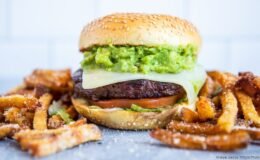 Ünlü burger zinciri 35 yıllık şubesini kapattı: Halk gözyaşlarına boğuldu