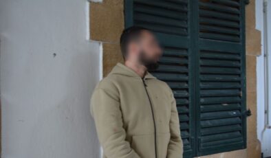 Yer Lefkoşa: Evine gelen tamirciyi bıçaklayıp kafa attı