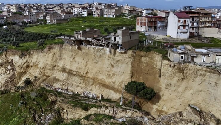 Yerin altı fermuar gibi açıldı: İlçede hayat bir anda durdu