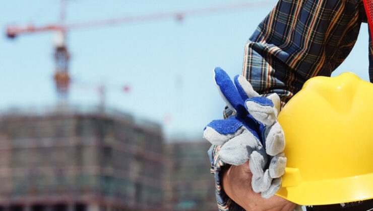 Bafra’da bir otel inşaatında çalışmakta olan MD Alamgir KABİR yüksekten düşerek yaralandı