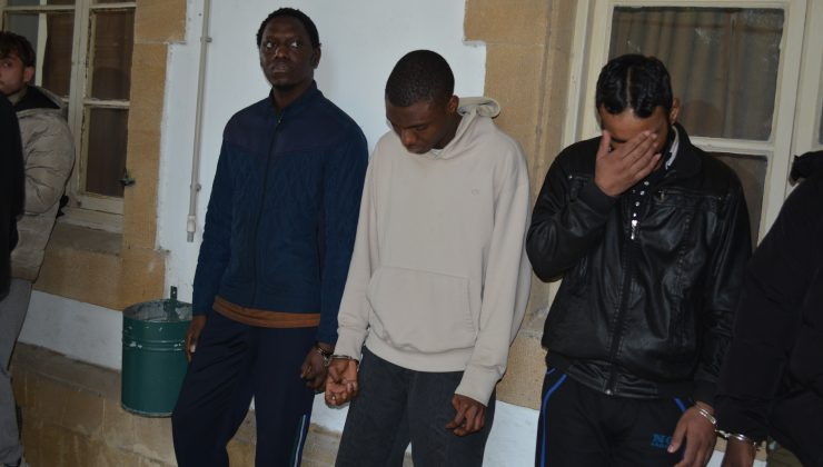 KKTC’de izinsiz ikamet etme suçundan tutuklanan Sodiq Omotolanı Rasaq, Fuhad Ademola Salaudeen ve Ayan Ali 3 gün tutuklu kalacak