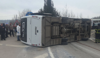 Yalova’da işçileri taşıyan midibüs devrildi: 1 ölü, 20 yaralı