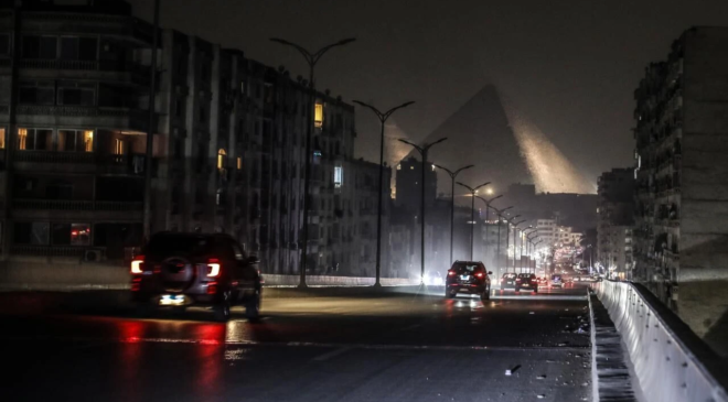 Mısır'da tasarruf önlemleri: Dükkanlar erken kapandı, sokaklar karanlığa büründü
