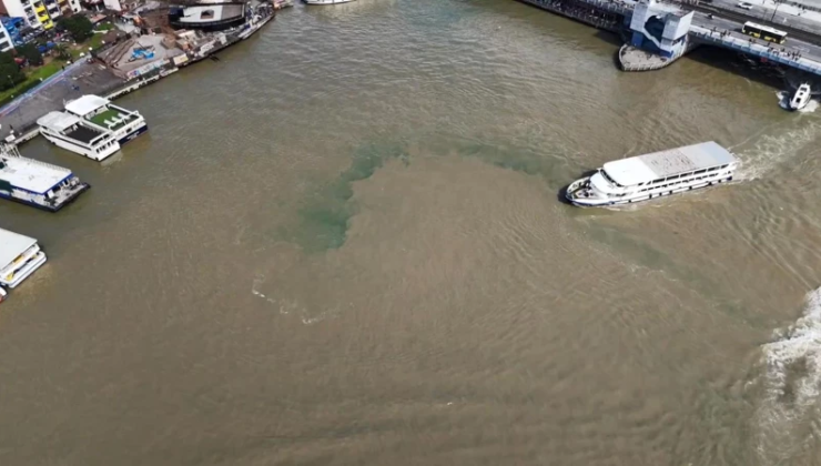 Haliç’te korkutan görüntü! Yağış sonrası rengi kahverengiye döndü
