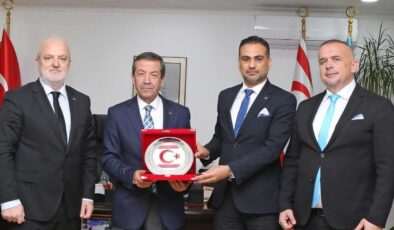 Dışişleri Bakanı Ertuğruloğlu, USKAİD heyetini kabul etti