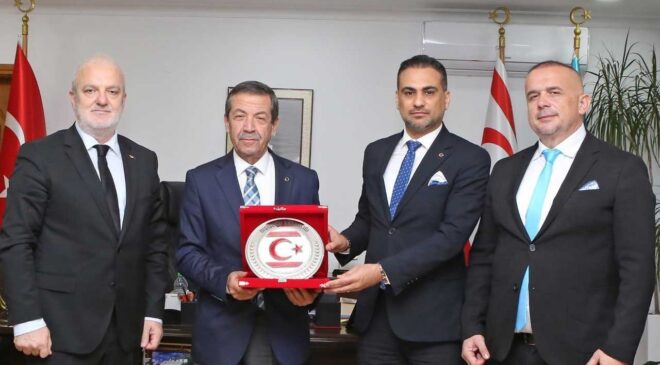 Dışişleri Bakanı Ertuğruloğlu, USKAİD heyetini kabul etti