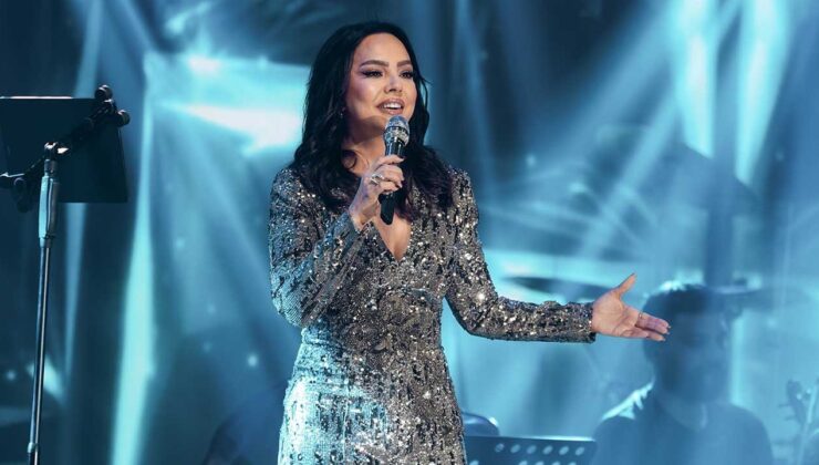 Ebru Gündeş, Les Ambassadeurs sahnesinde büyüledi