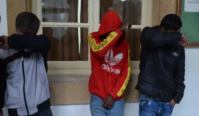 KKTC’de “izinsiz ikamet etme” suçundan tutuklanan T.H., B.D. ve D.Y. 8 gün daha tutuklu kalacak