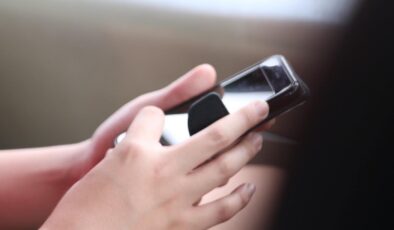 İngiltere'de okullarda cep telefonu yasayla yasaklanıyor