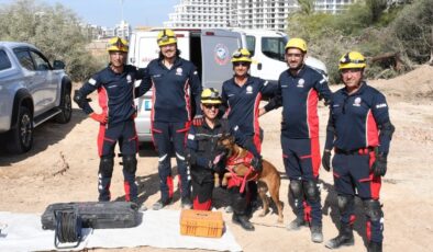 KARK'ın arama kurtarma köpeği Sebil, Tekirdağ’da bir enkaz çalışmasına katıldı