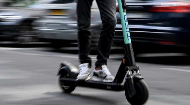 Polis uyardı: Kaldırımlarda scooter kullanımı yasak