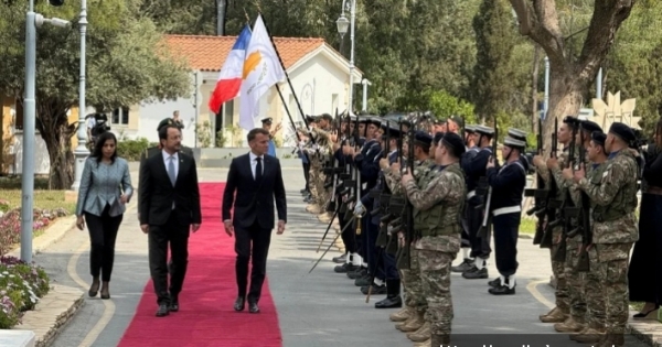 Macron ‘Fransa Kıbrıs’ı seviyor’ diyerek Rum tezine destek verdi