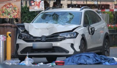 Almanya'da bir araç, yayaların arasına daldı: 2 ölü, 8 yaralı